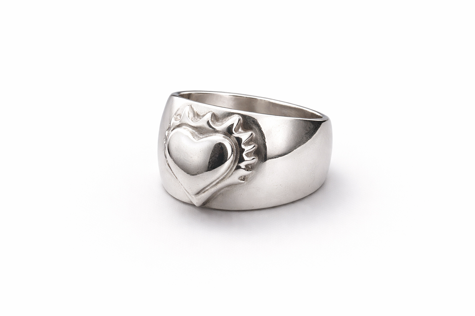 Funky Heart Ring Secondary image